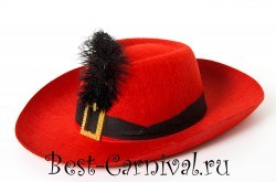 Красная шляпа с пером